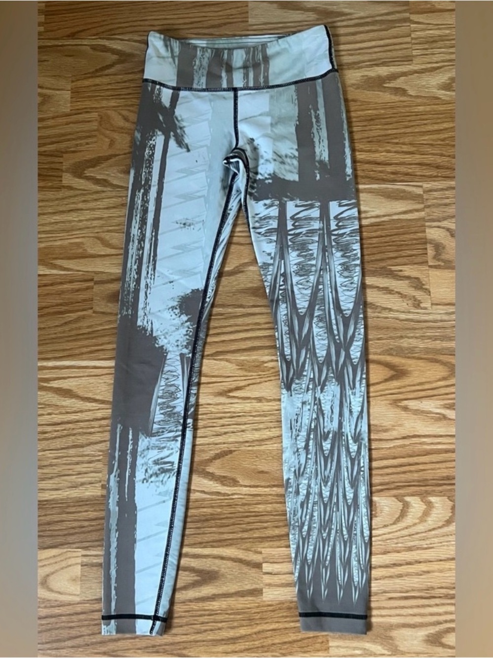 VIMMIA Womenโs XS Gray Abstract Print High-Rise Athletic Leggings